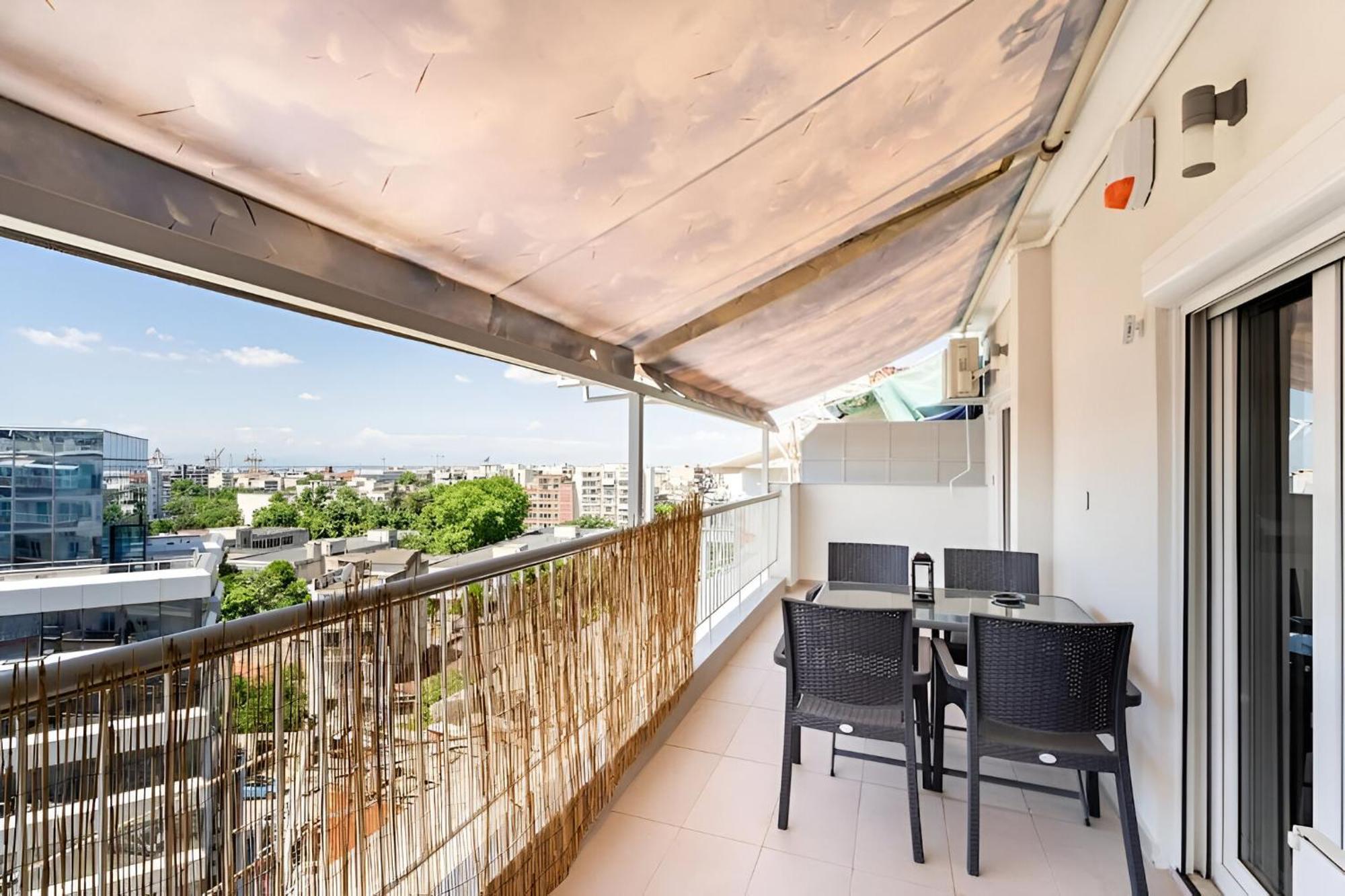 Elegant, Modern & Spacious Apartment In Thessaloniki With Balcony Eksteriør billede